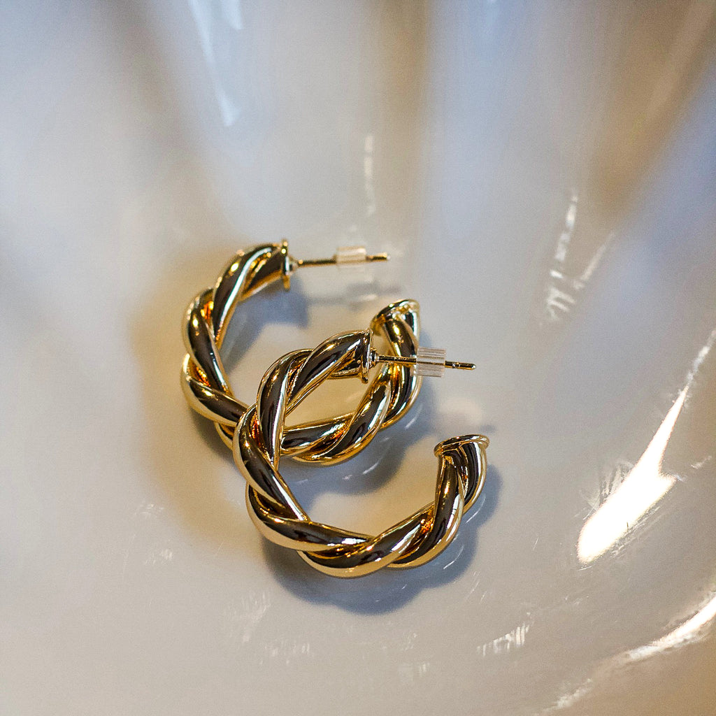 TWISTED HOOP