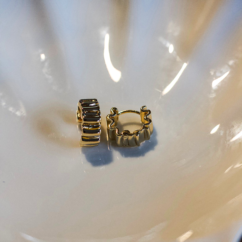 WAVY MINI HOOP